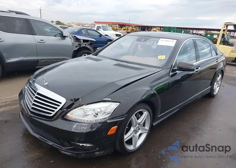 2010 Mercedes-Benz S 550 z USA, uszkodzony, nr VIN WDDNG7BB5AA331814